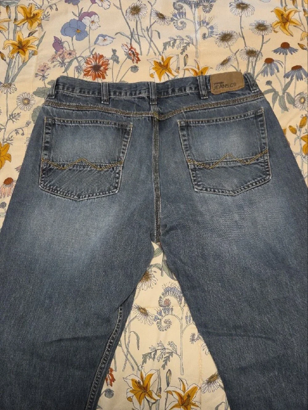 Wrangler Men’s Relaxed Fit Blue Jeans